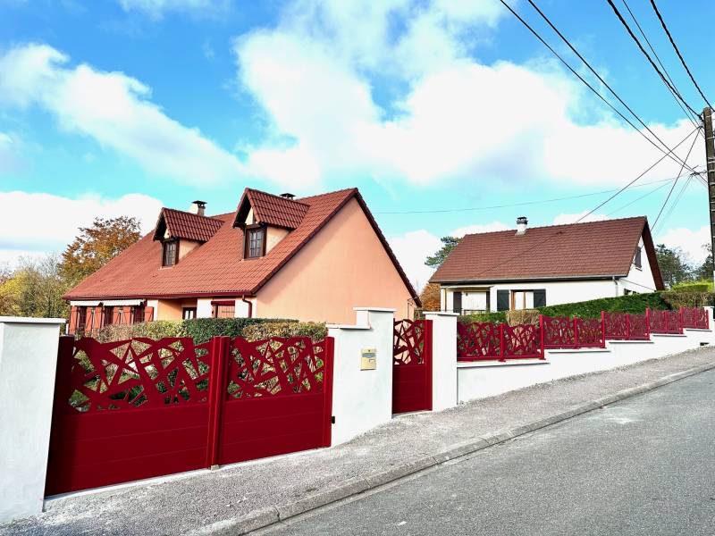 Installation d'un portail et d'une clôture en aluminium CETAL, à Belleneuve